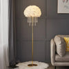 lampe-plume-sur-pied